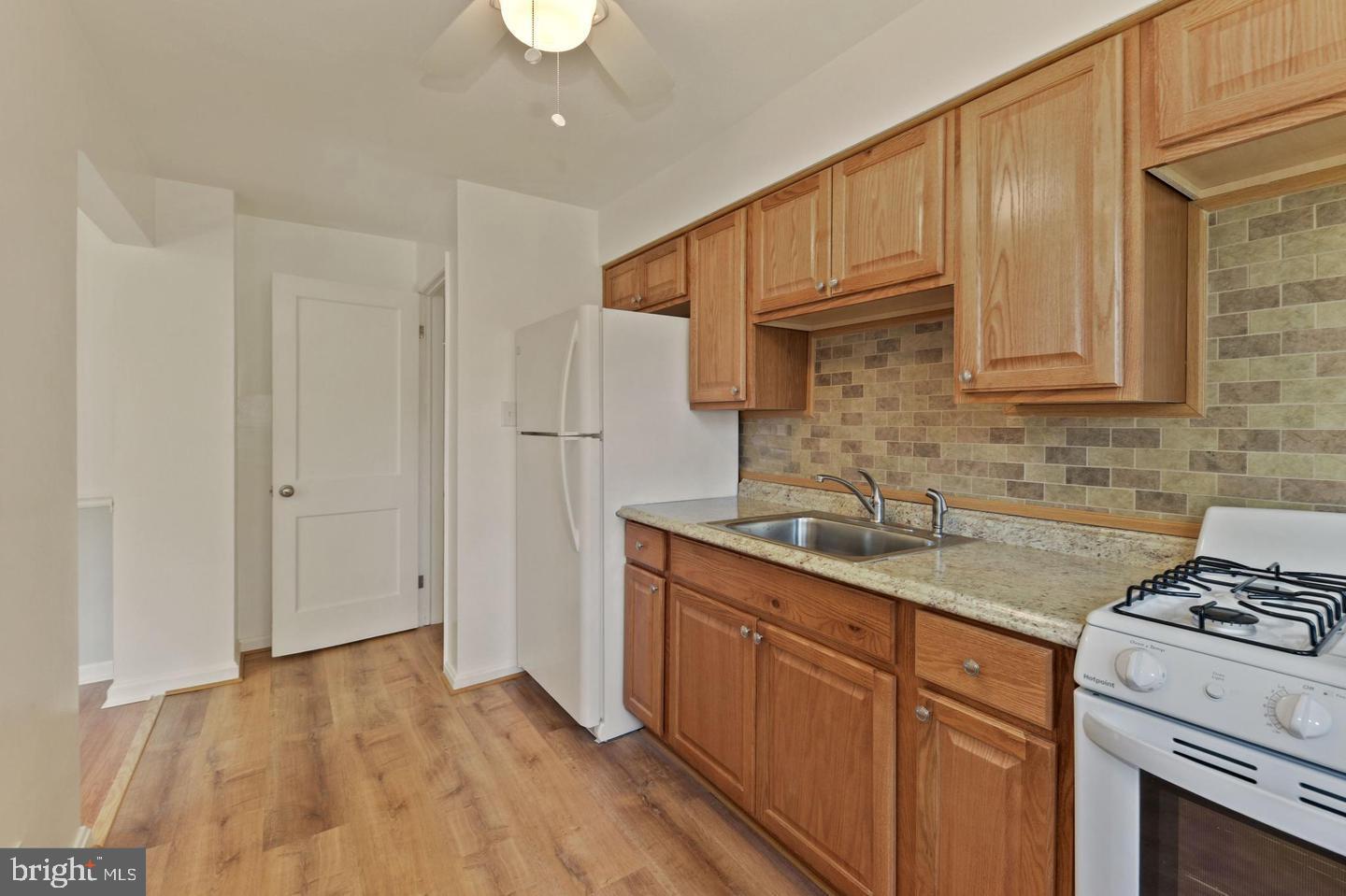 KEN KNOLL - Residential Lease