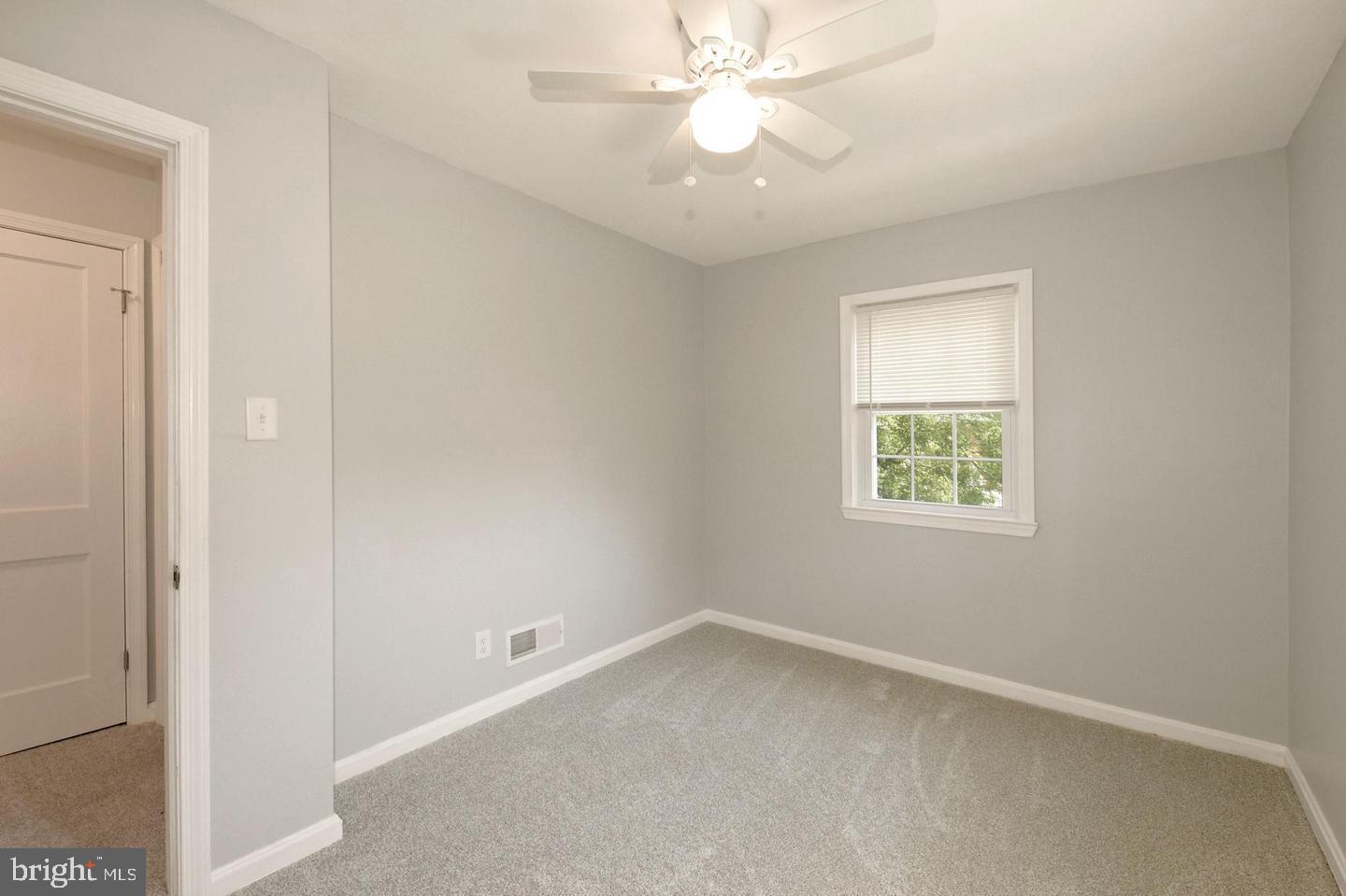 KEN KNOLL - Residential Lease