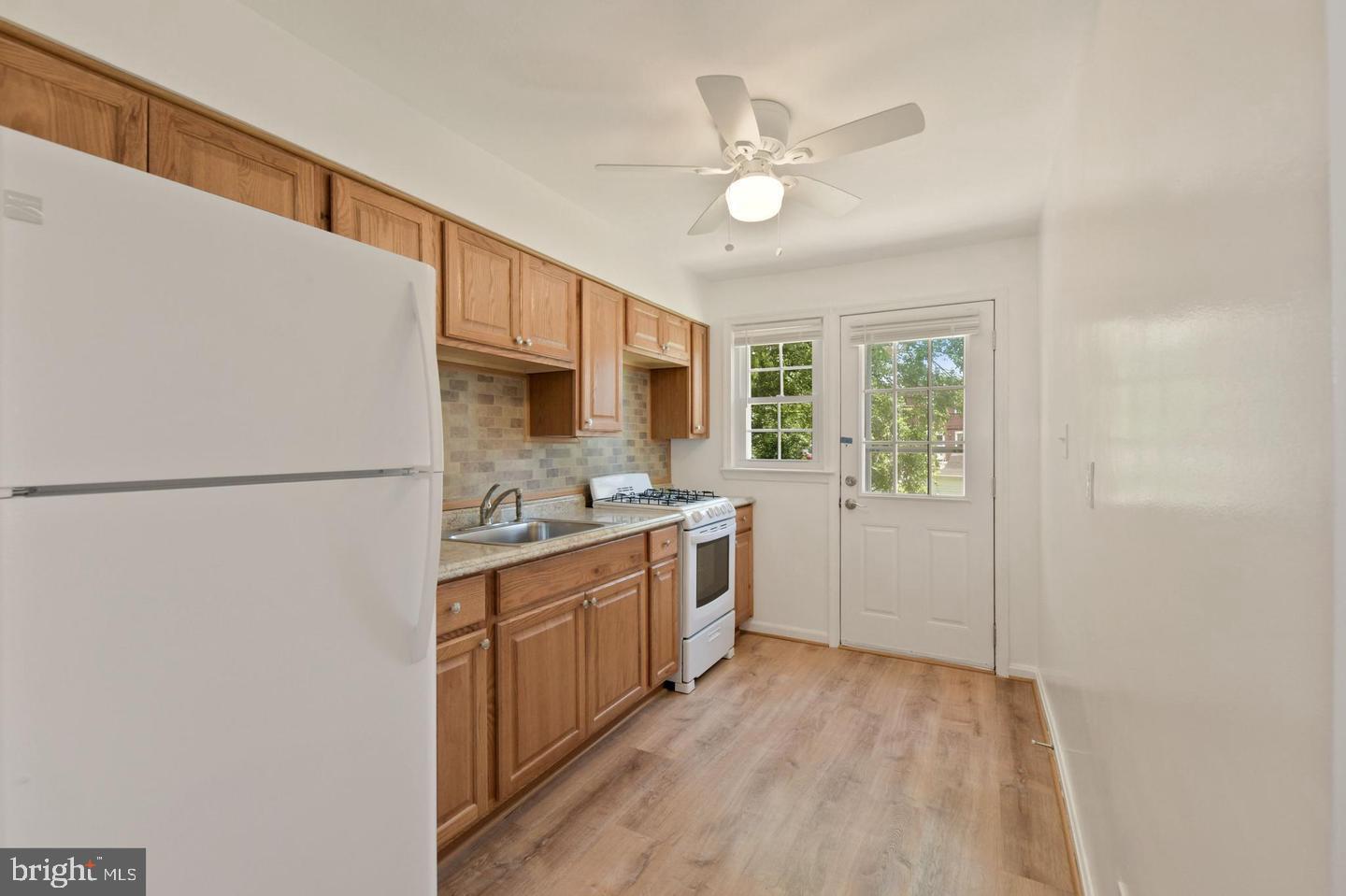 KEN KNOLL - Residential Lease