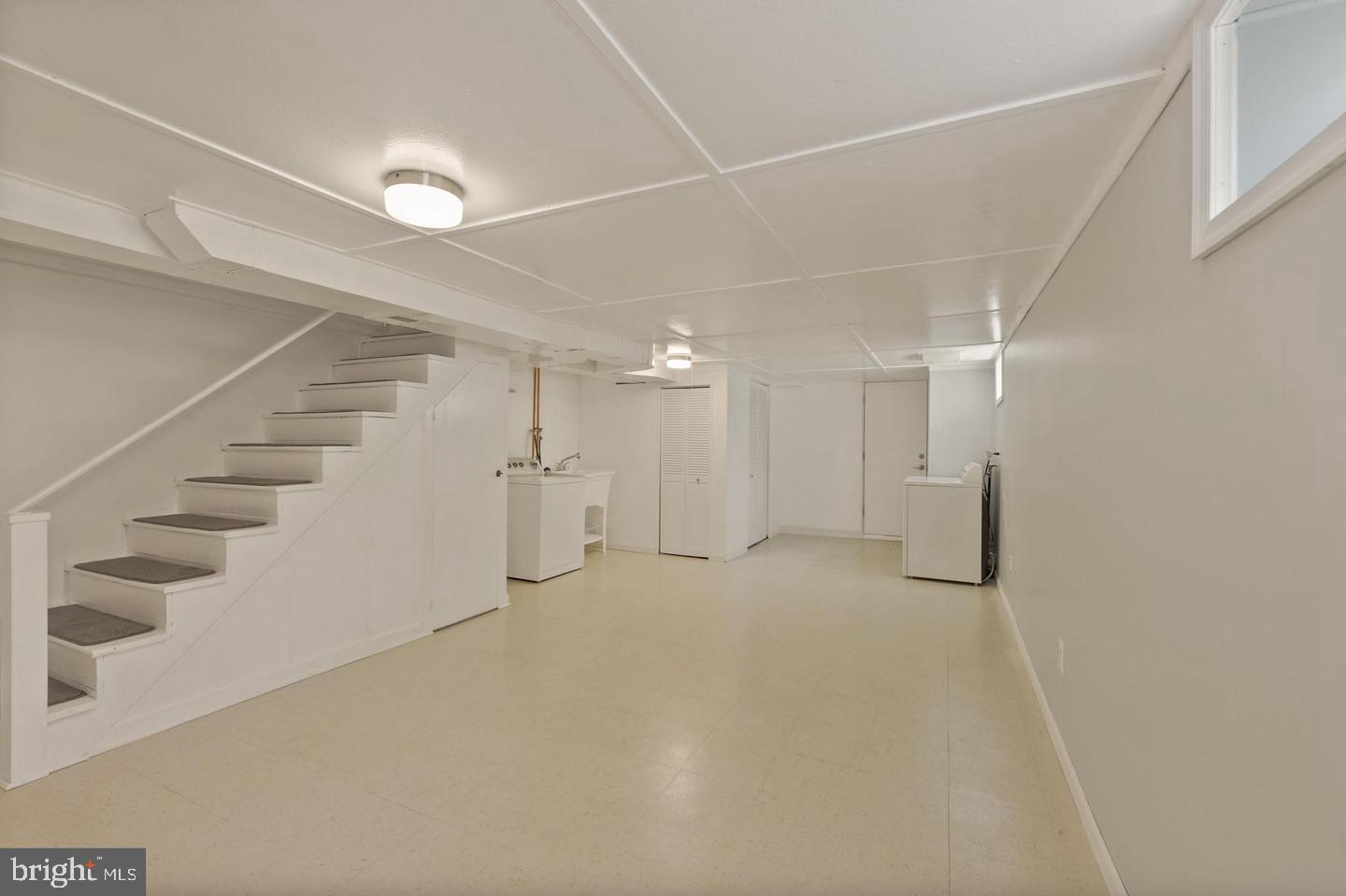 KEN KNOLL - Residential Lease