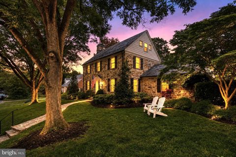 Photo of 114 Castlewood Road, BALTIMORE, MD 21210 (MLS # MDBA2216304)