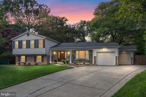 Photo of 9927 Barnsbury Court, FAIRFAX, VA 22031 (MLS # VAFX2326442)