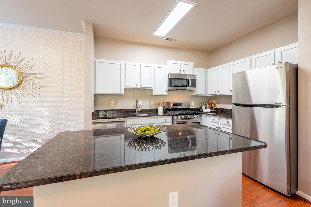 STONE GATE - Residential