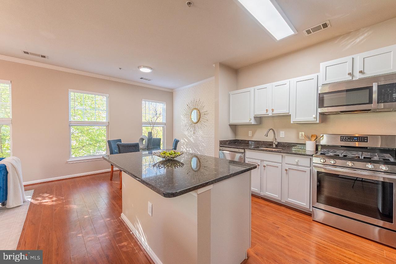 STONE GATE - Residential