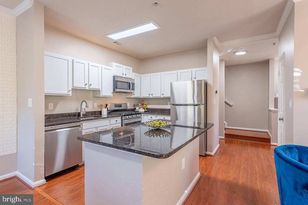 STONE GATE - Residential