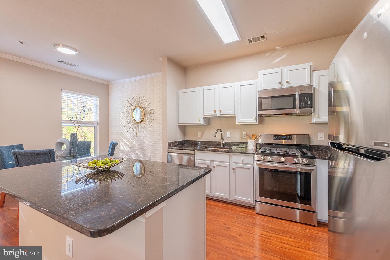 STONE GATE - Residential