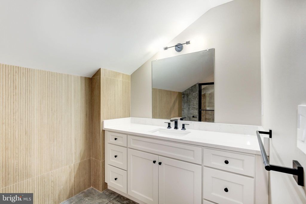 listing image 107
