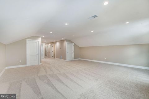 listing image 102