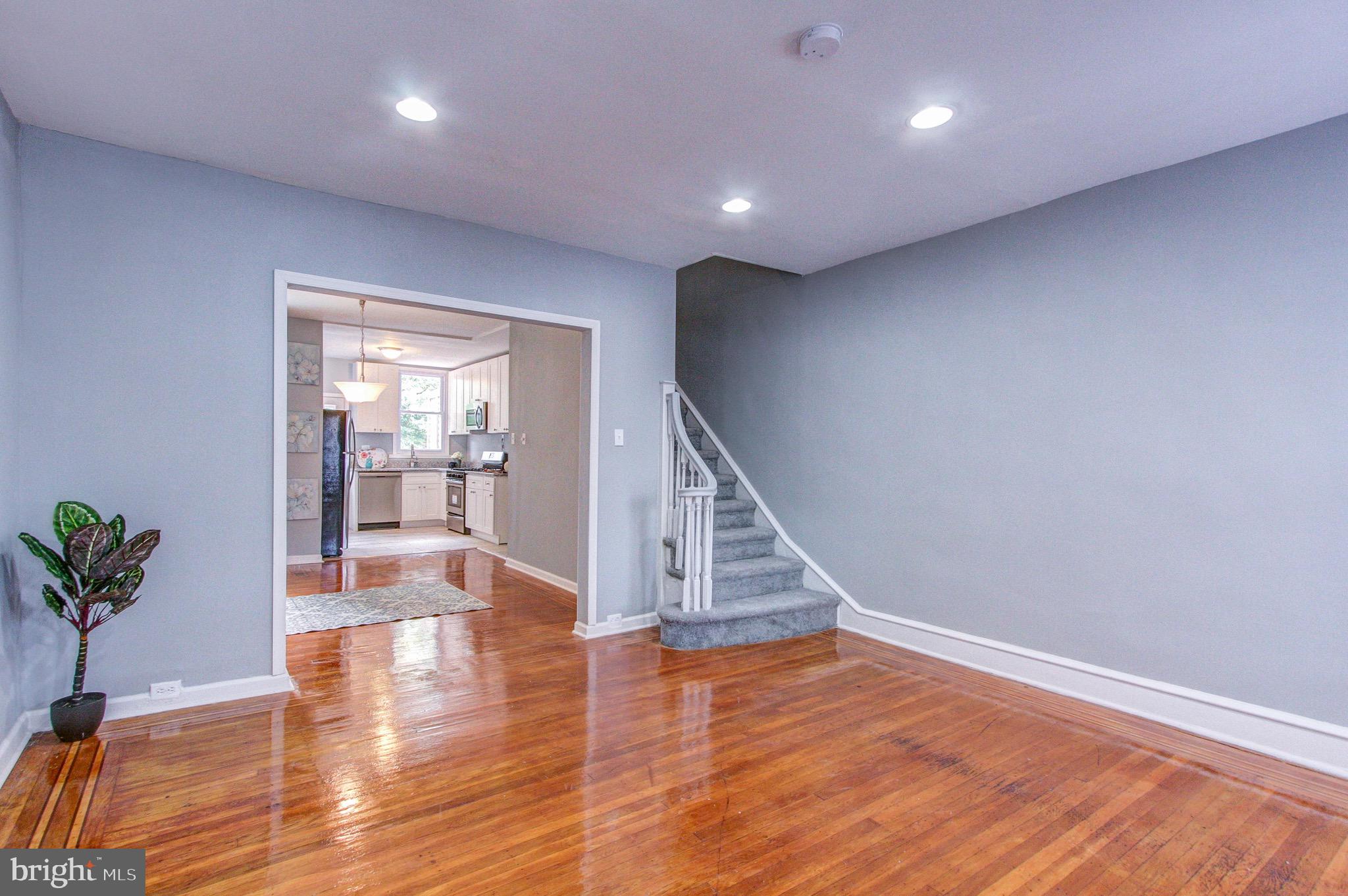 OXFORD CIRCLE - Residential