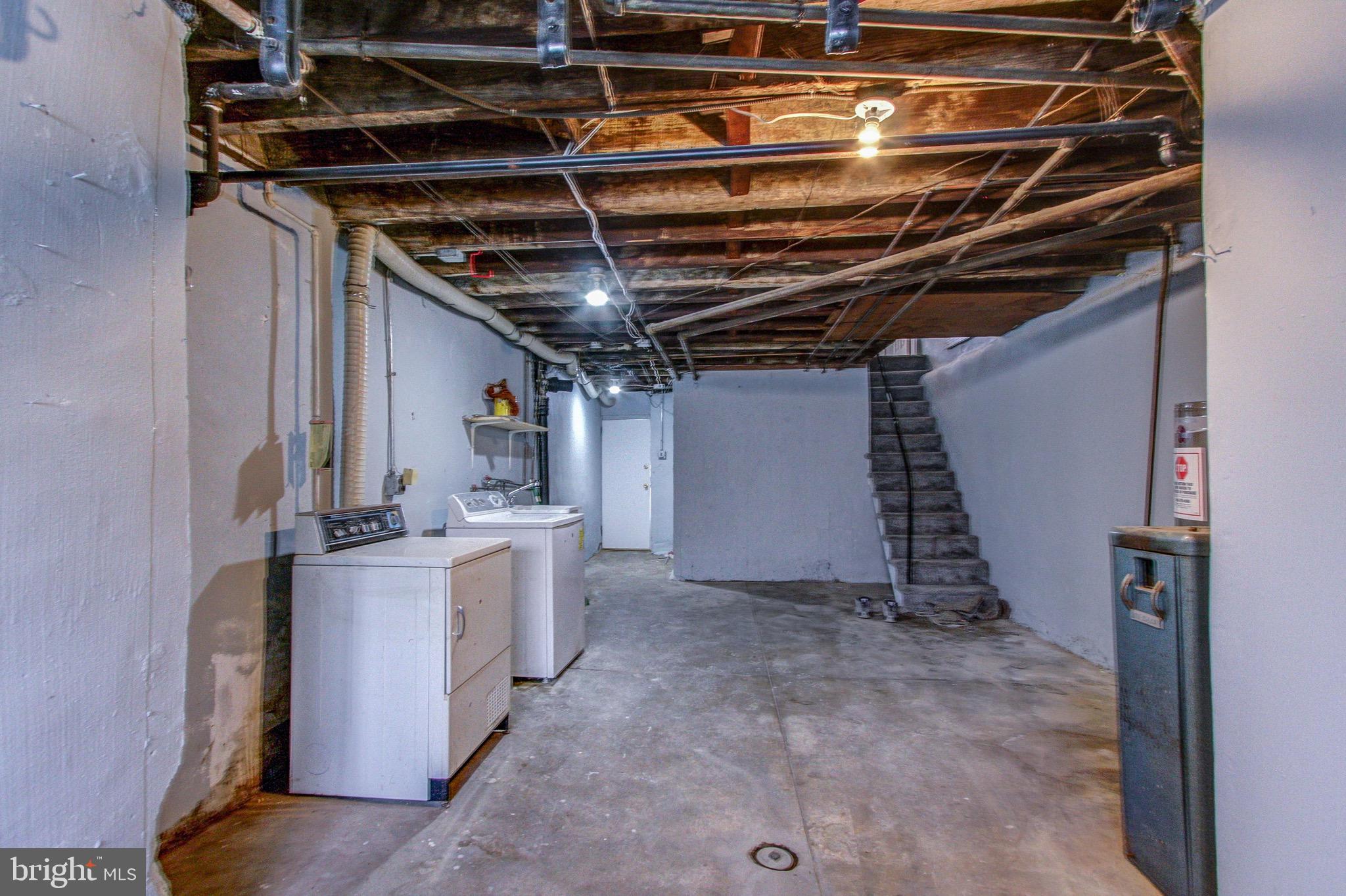 OXFORD CIRCLE - Residential