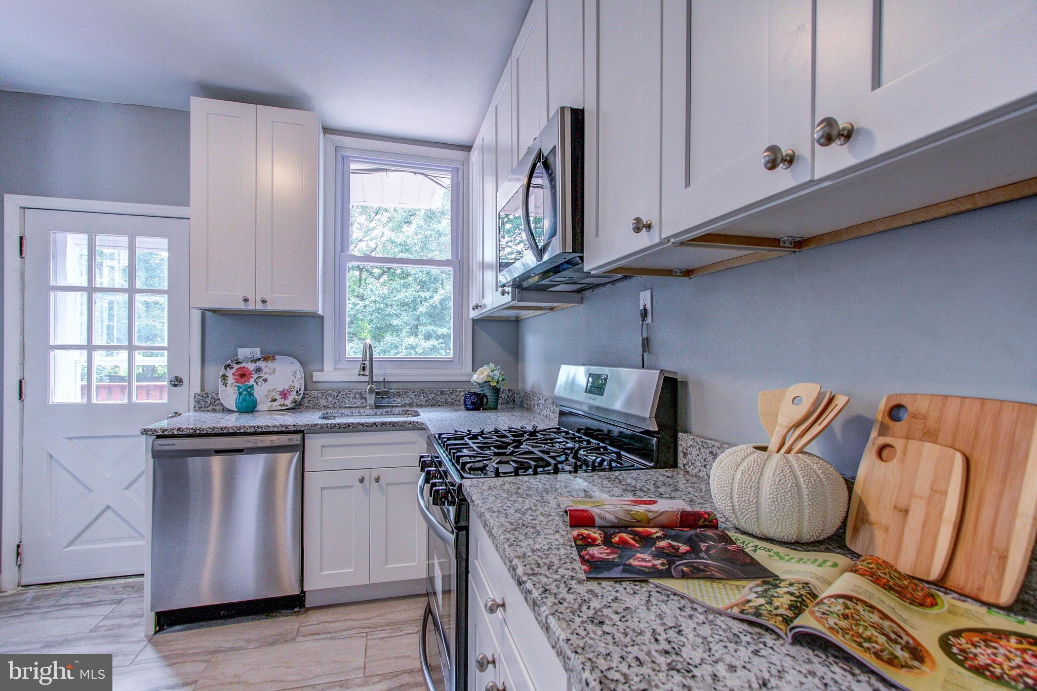 OXFORD CIRCLE - Residential