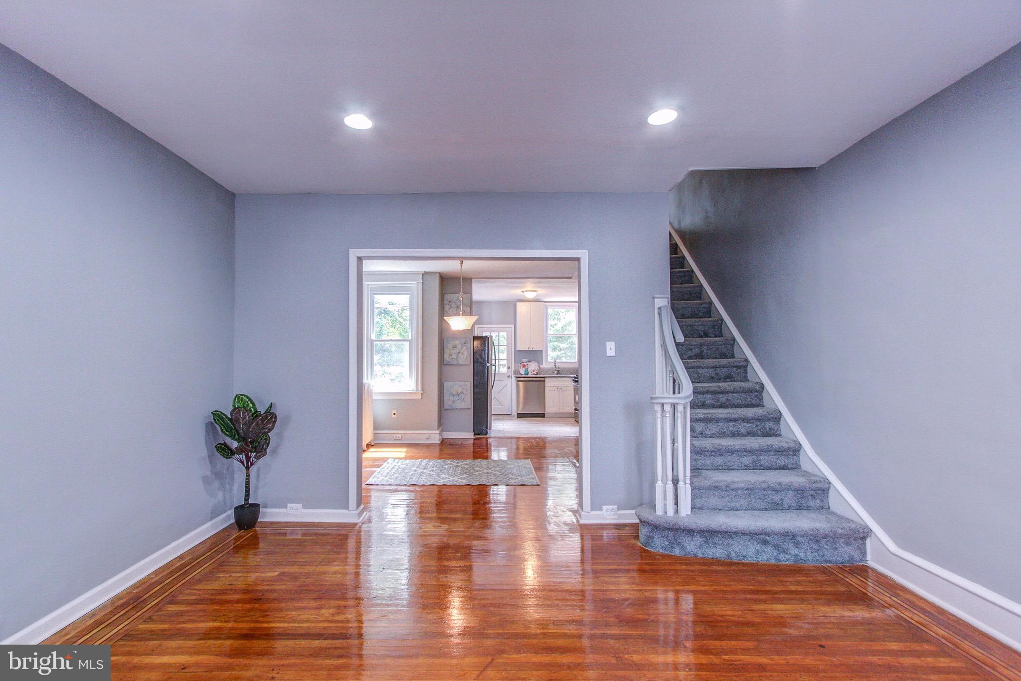OXFORD CIRCLE - Residential