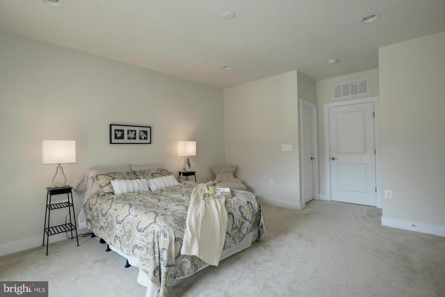 POTOMAC YARD - Residential Lease