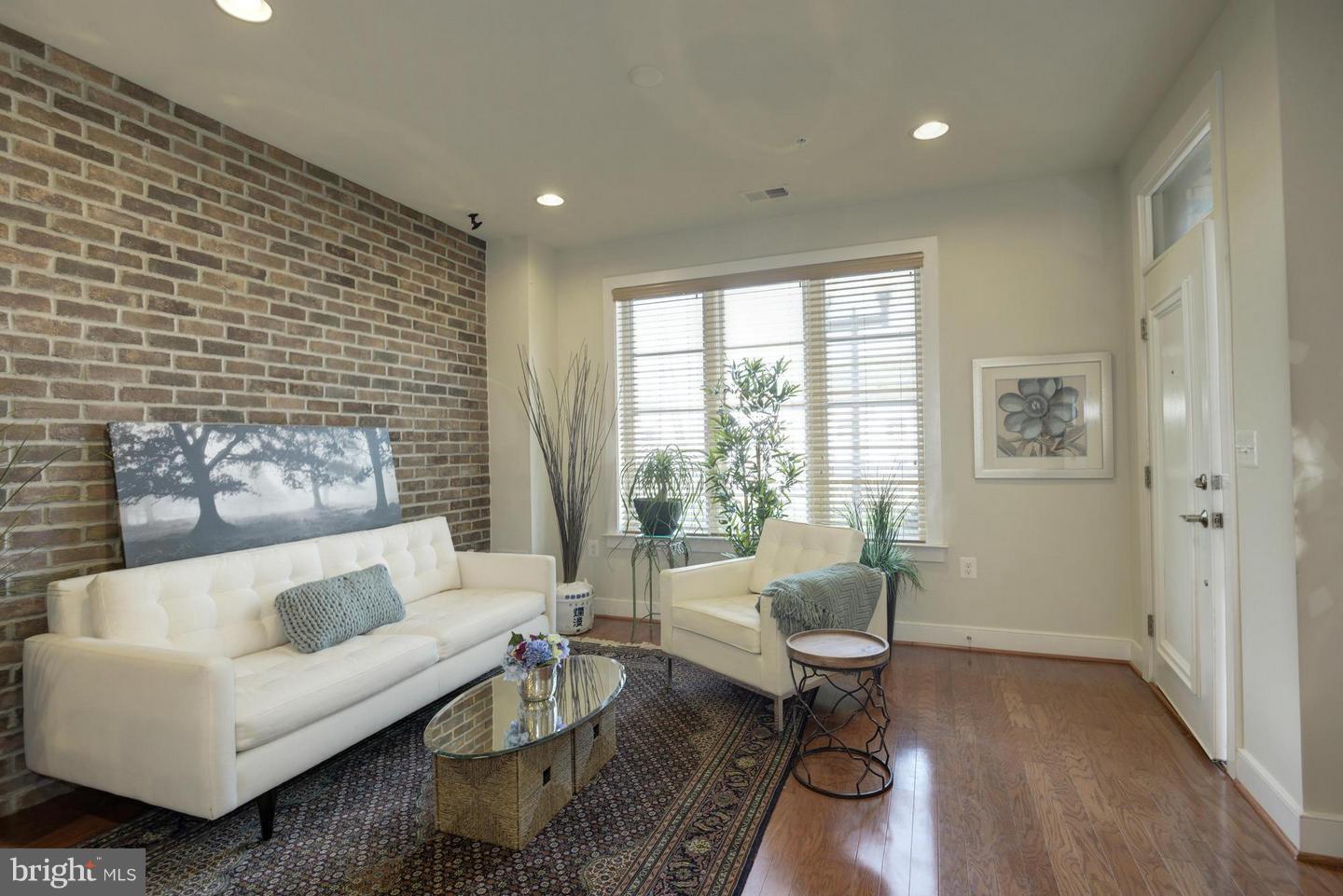 POTOMAC YARD - Residential Lease