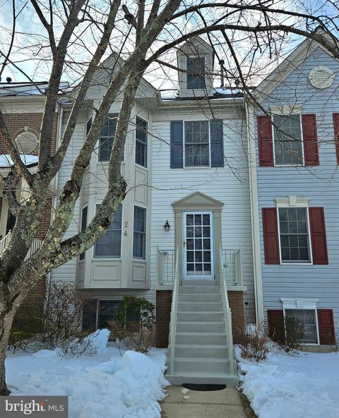 Photo of 24 Steeple Court, GERMANTOWN, MD 20874 (MLS # MDMC2216874)