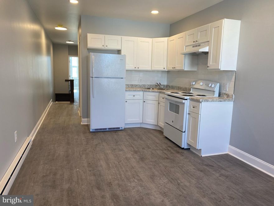 MONESTER 2 bedroom, 1 bathroom unit now available! Property features stunning updated kitchen and bathroom, open concept, on site washer/dryer hook ups and ample street parking . Is located near an abundance of public transportation including but not limited to subways, buses, Broad Street and the Roosevelt Boulevard. And finally, is within walking distance of Temple Medicine/Temple Universities campus making the commute a breeze for all you students and young professionals. So what are you waiting for? Hurry and schedule your appointment today!