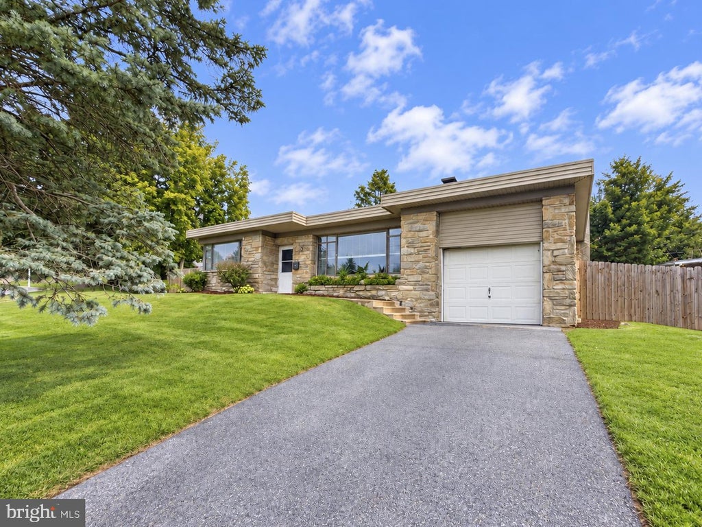 Photo of 705 Hedgerow Drive, BROOMALL, PA 19008 (MLS # PADE2124028)
