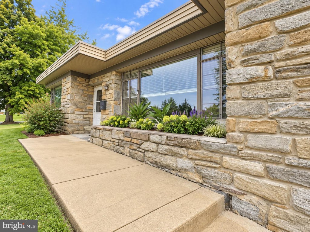 Photo of 705 Hedgerow Drive, BROOMALL, PA 19008 (MLS # PADE2124028)