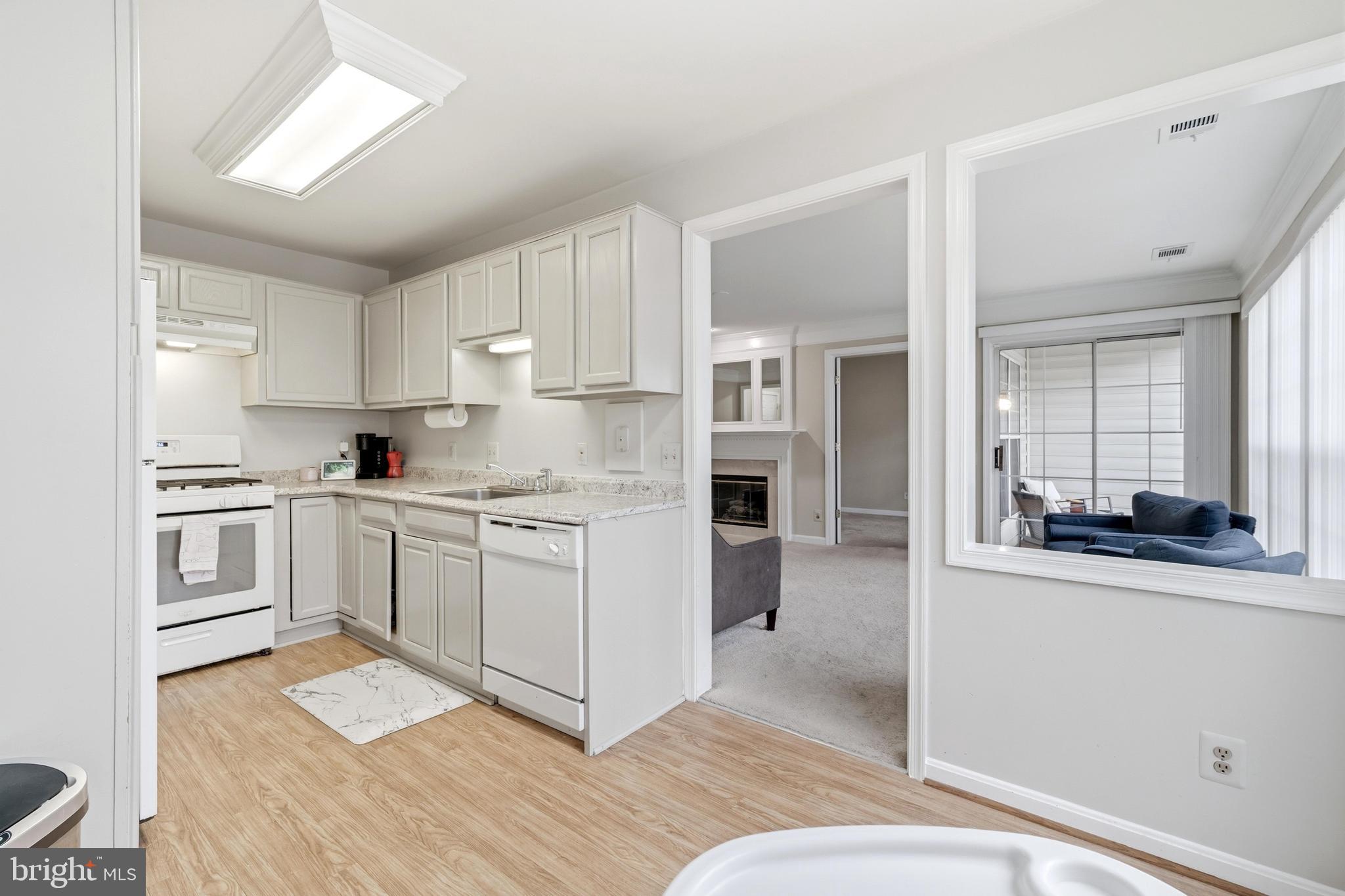 8206 CROSSBROOK COURT B 201