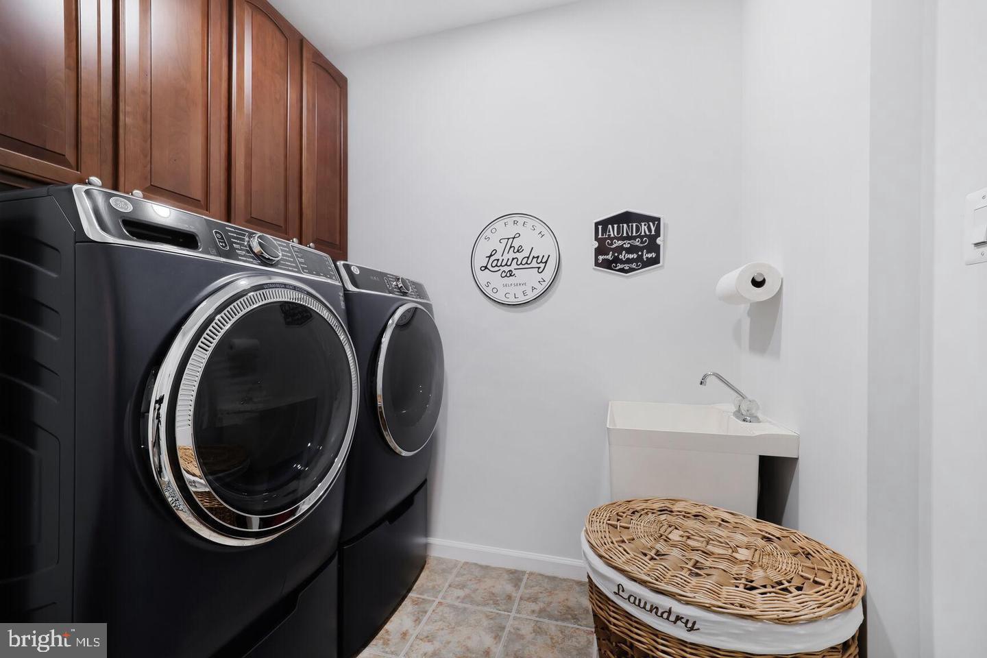 THE VILLAGE AT COLLINGTON - Residential Lease