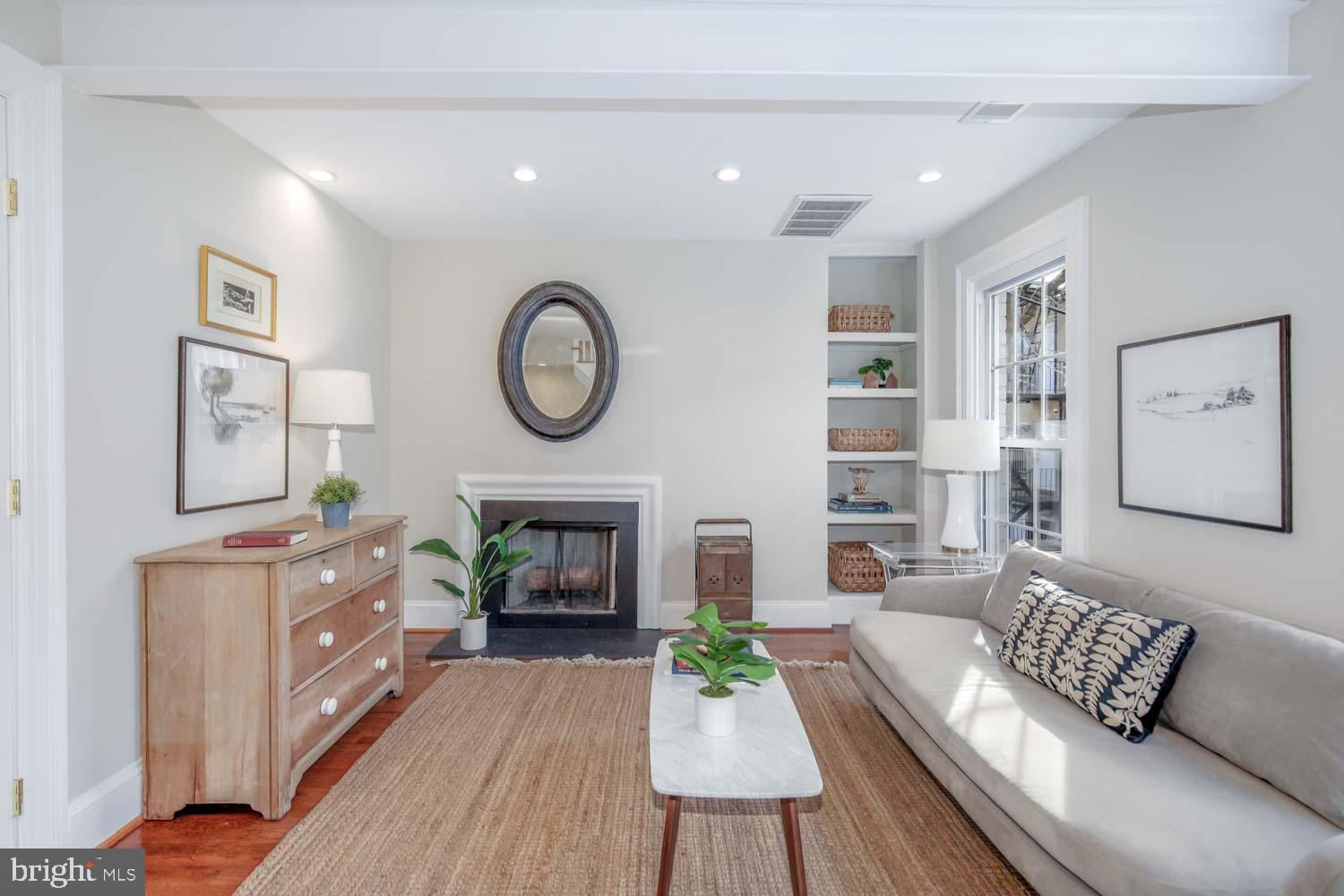 CAPITOL HILL - Residential