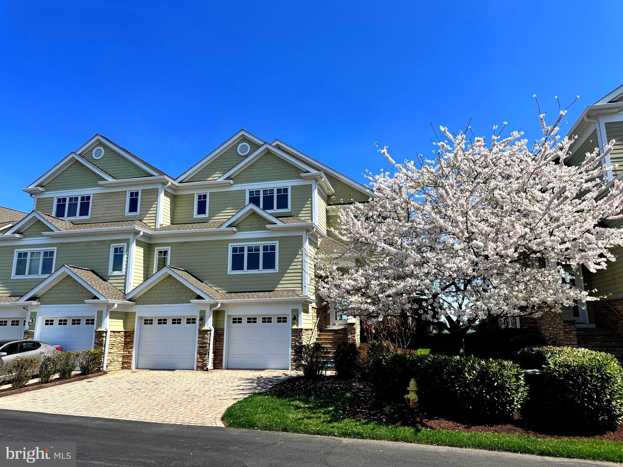 NARROWS POINTE - Residential