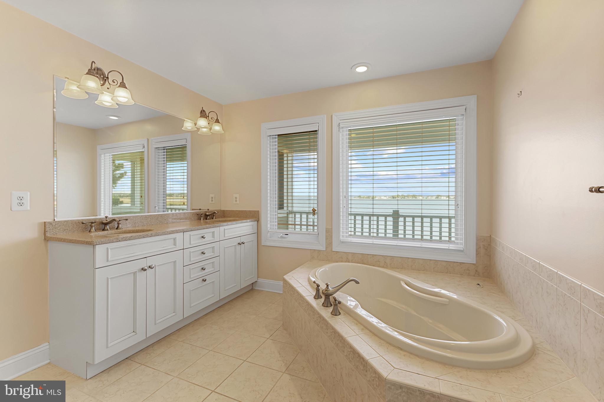 NARROWS POINTE - Residential