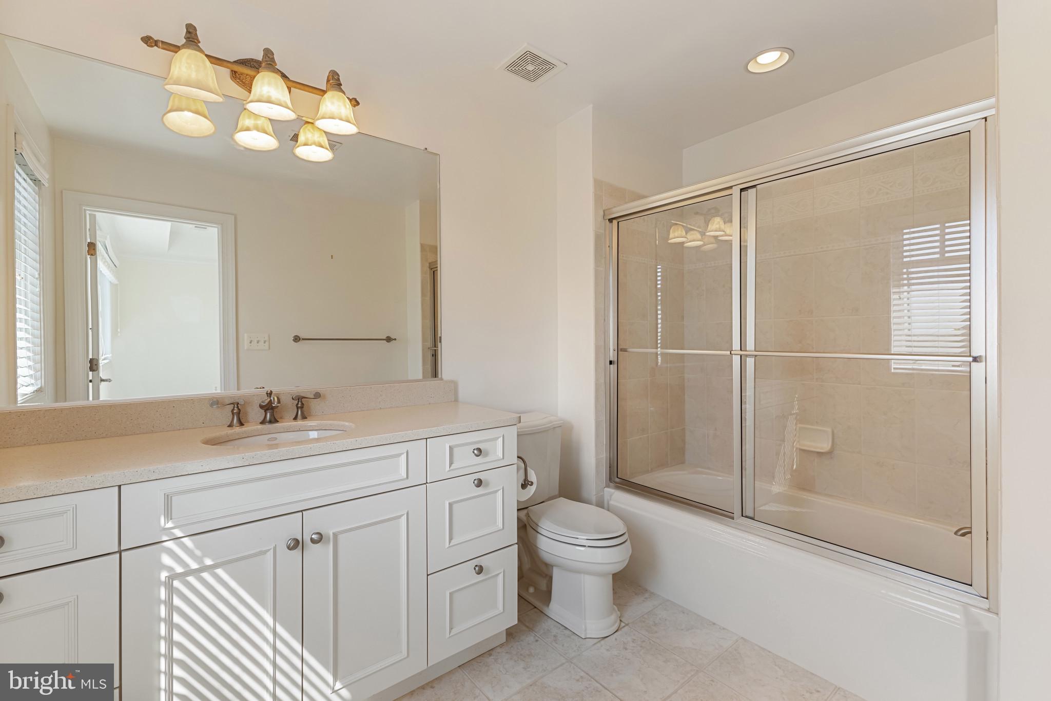 NARROWS POINTE - Residential