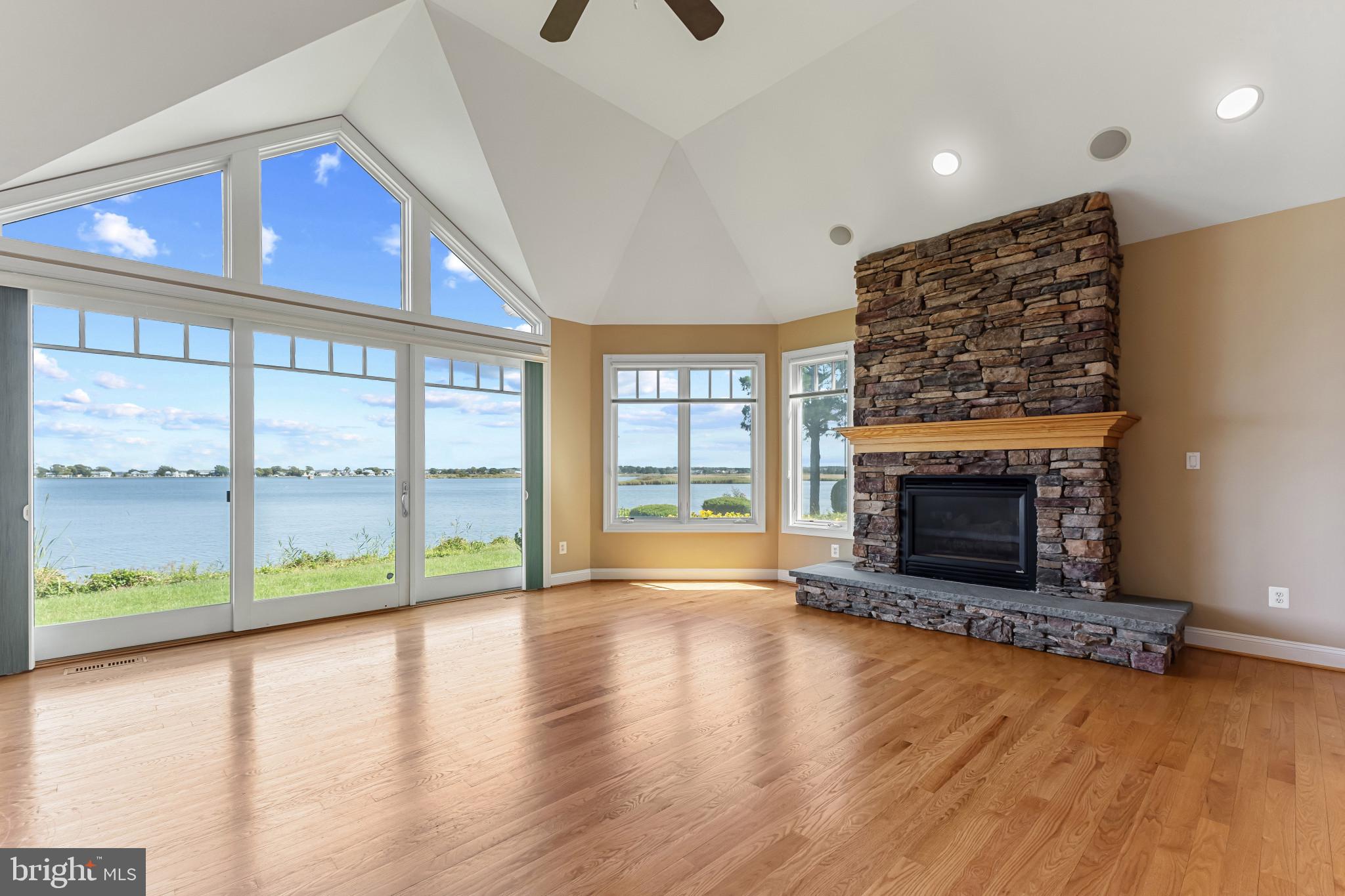 346 NARROWS POINTE DRIVE