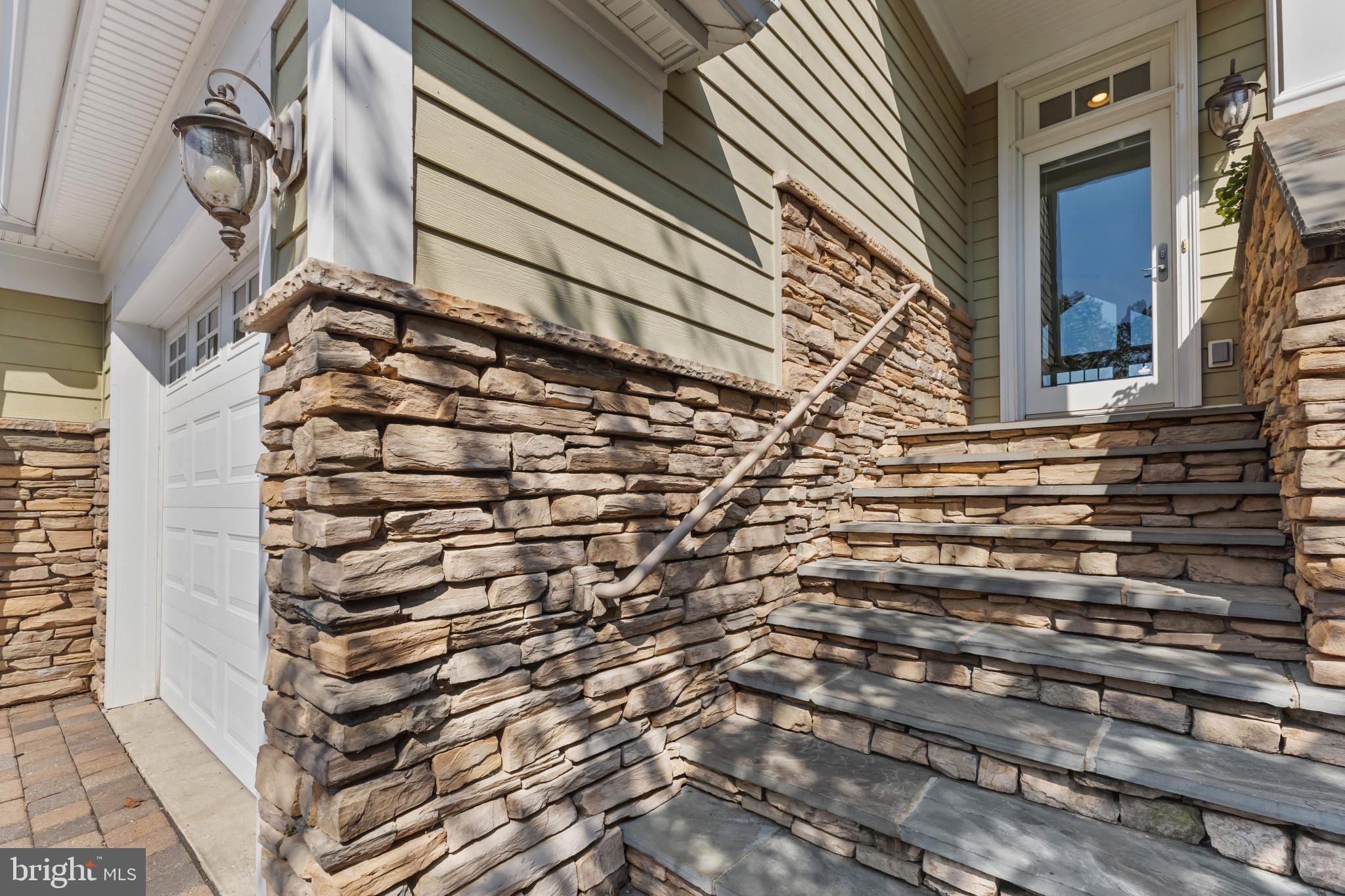 NARROWS POINTE - Residential