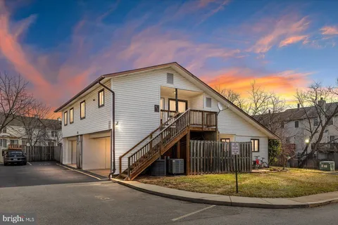 4131 Meadowland Court, Chantilly, VA 20151 - MLS#: VAFX2225634