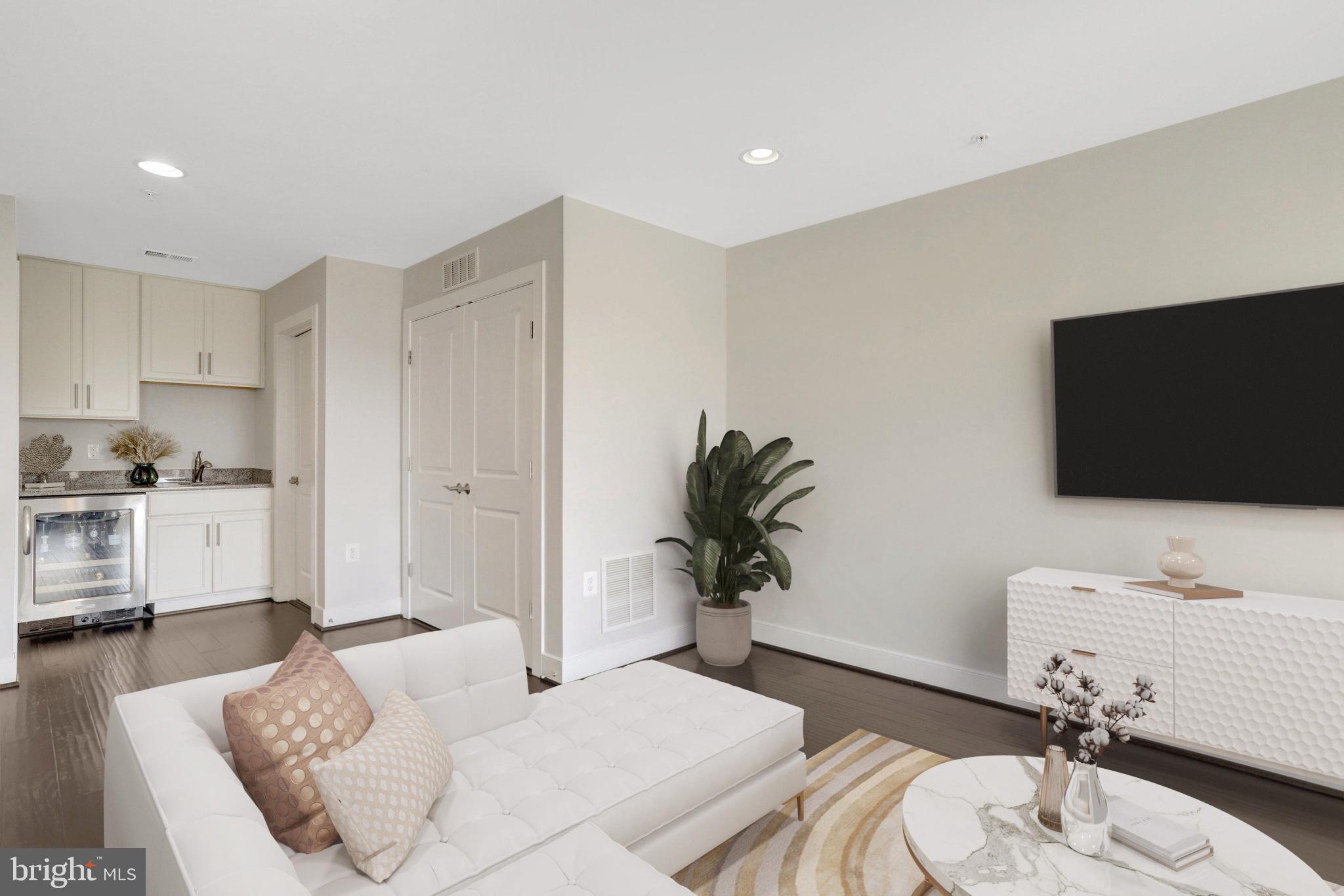 POTOMAC YARD - Residential Lease