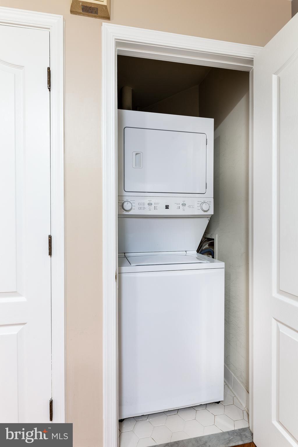 FALLS STATION - Residential Lease