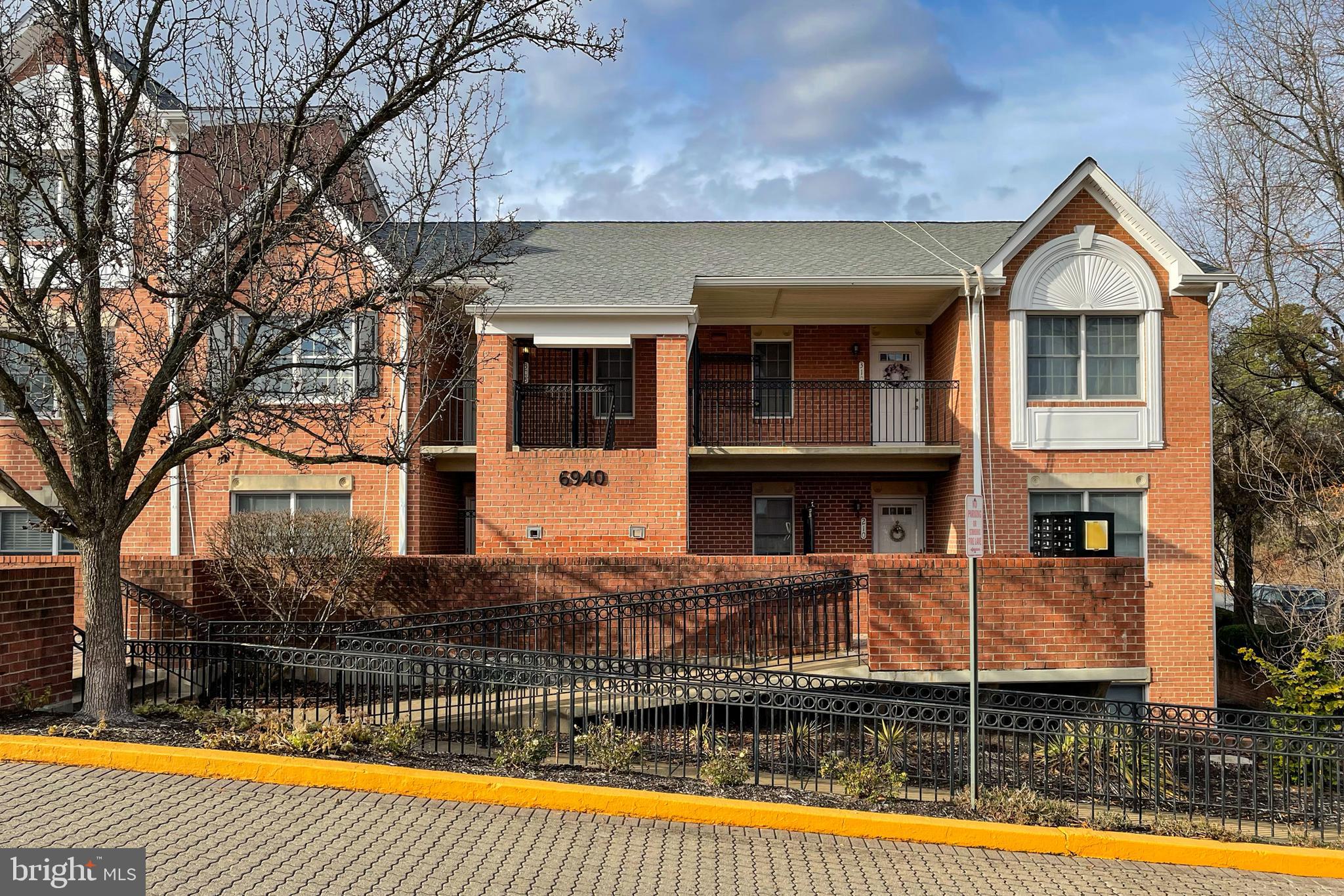 FALLS STATION - Residential Lease