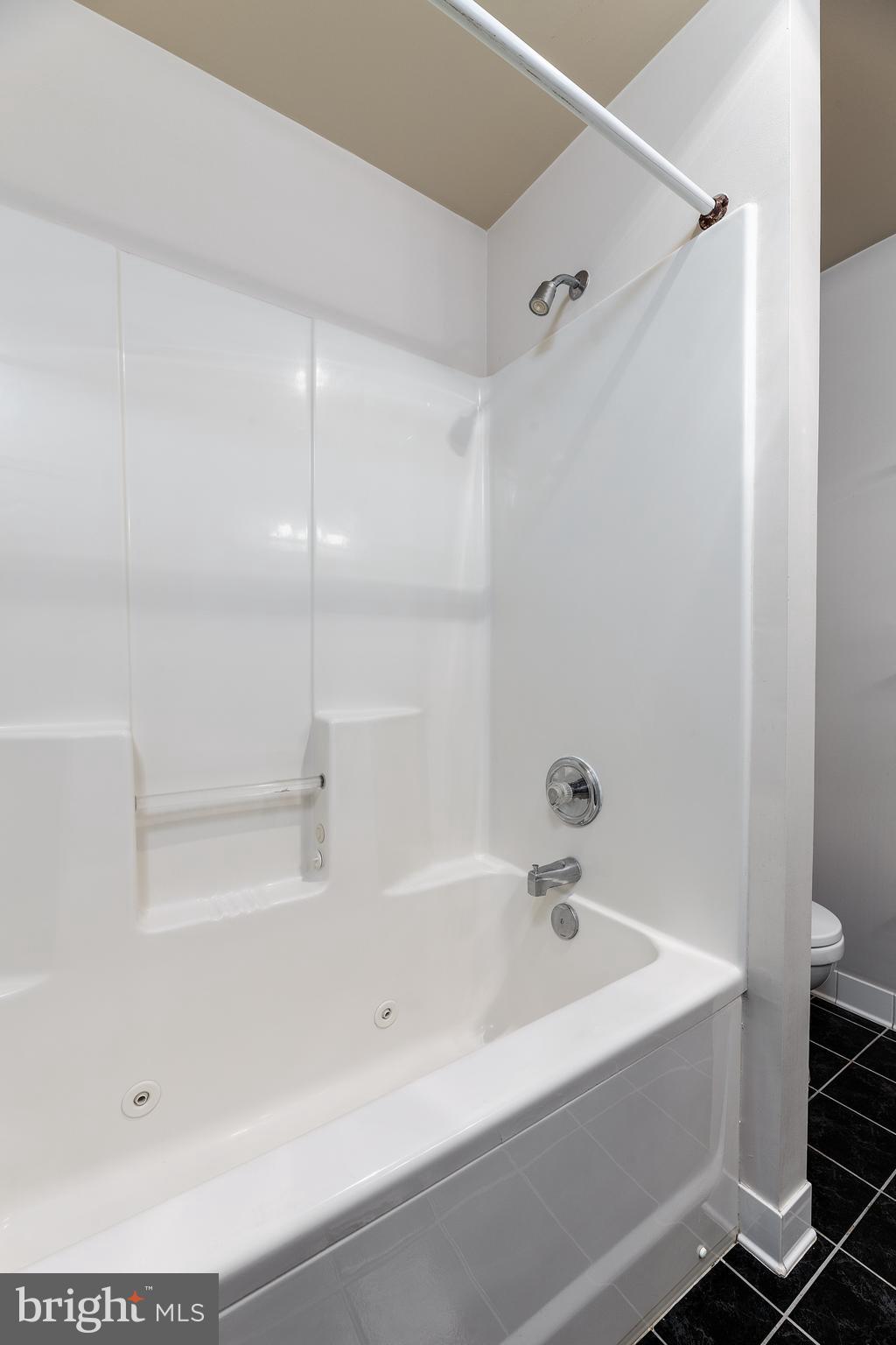 FALLS STATION - Residential Lease