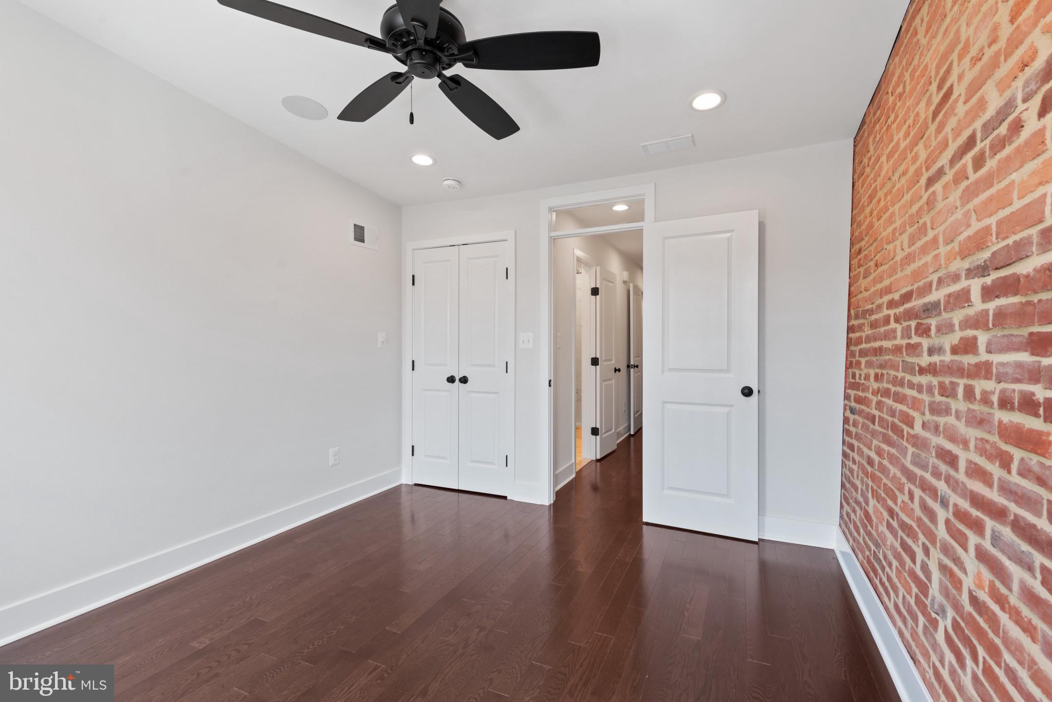 LOCUST POINT - Residential