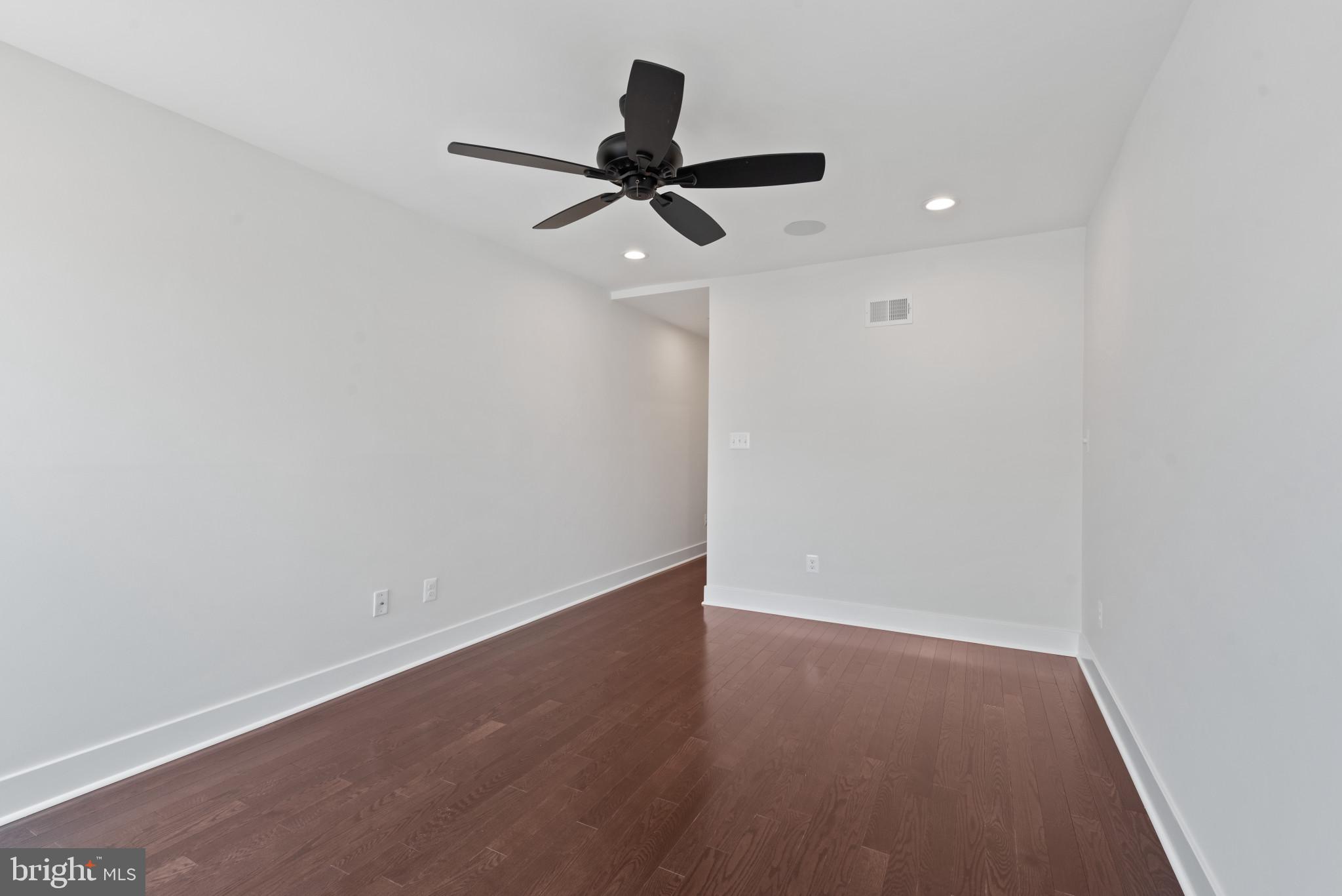 LOCUST POINT - Residential