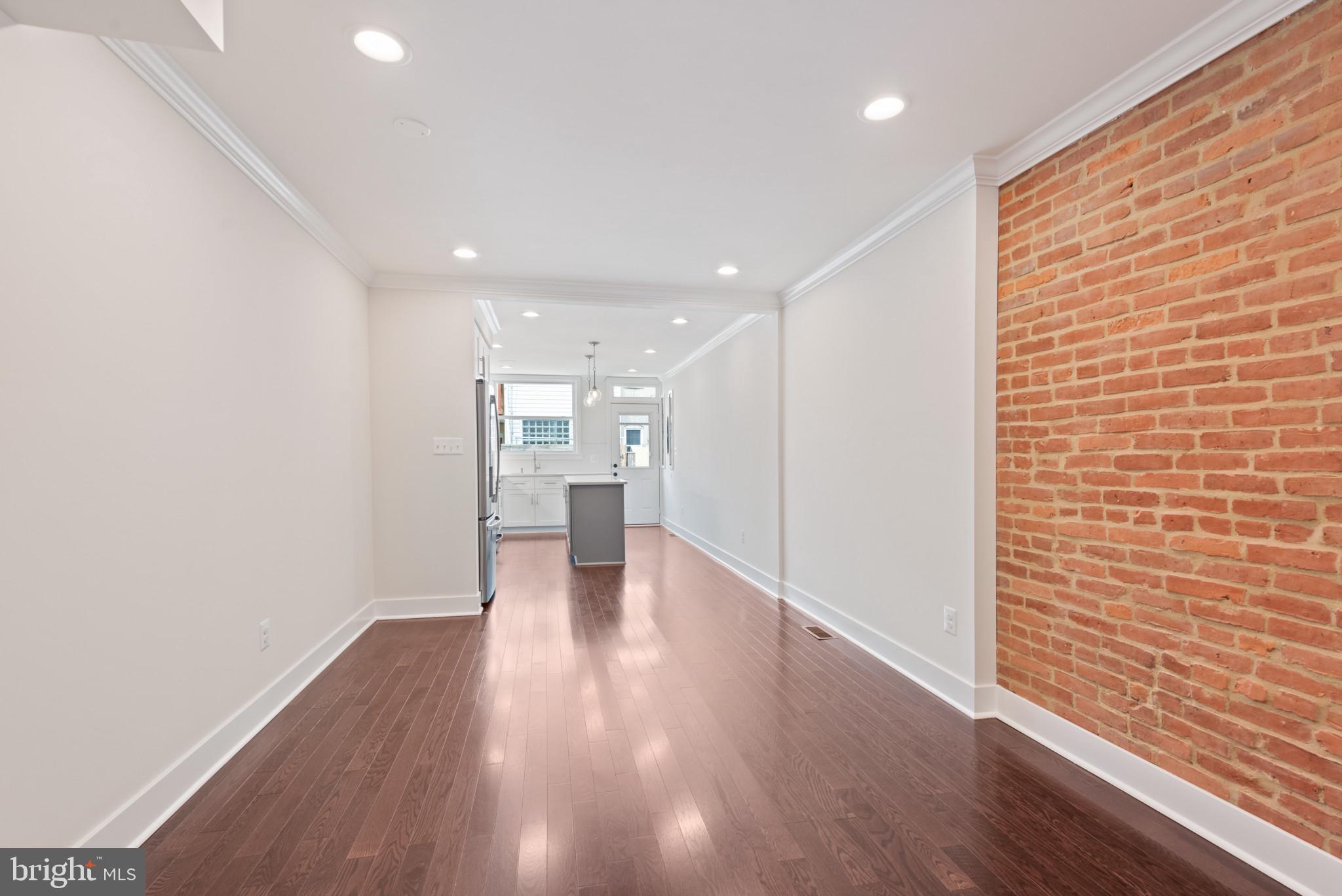 LOCUST POINT - Residential