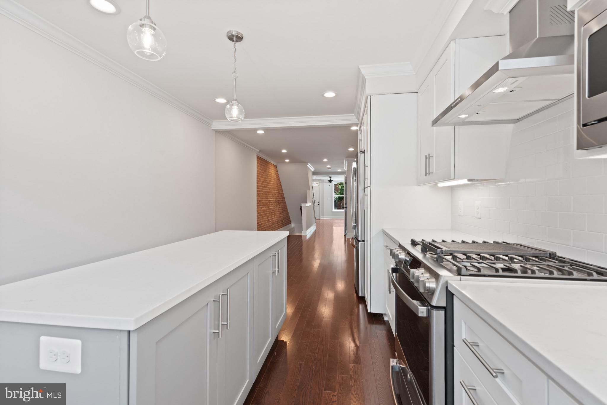 LOCUST POINT - Residential