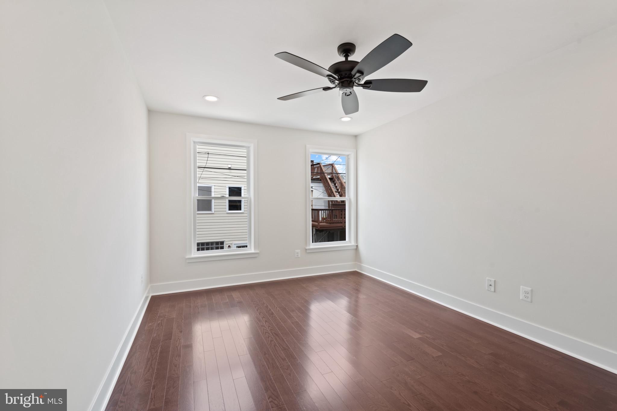 LOCUST POINT - Residential