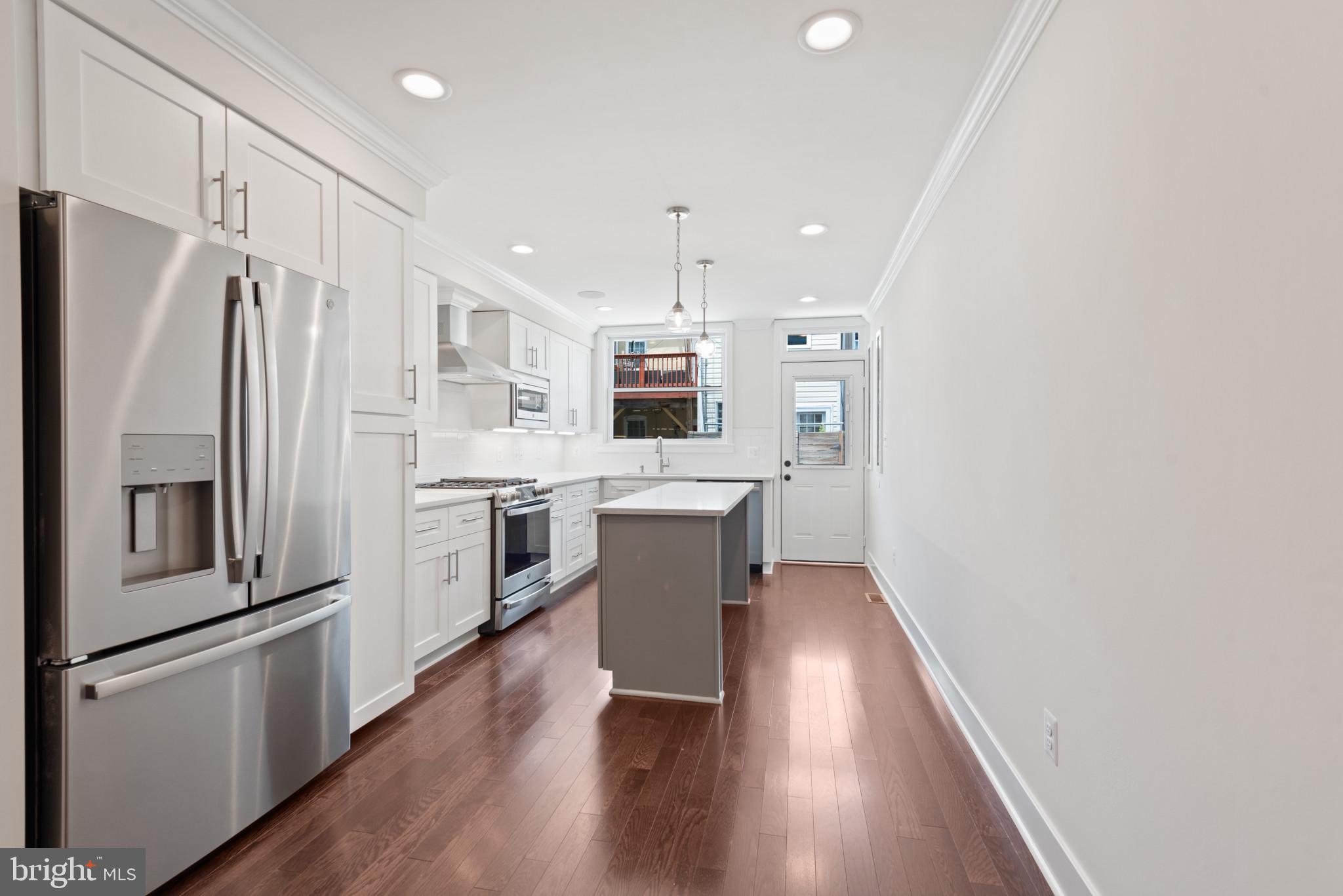 LOCUST POINT - Residential
