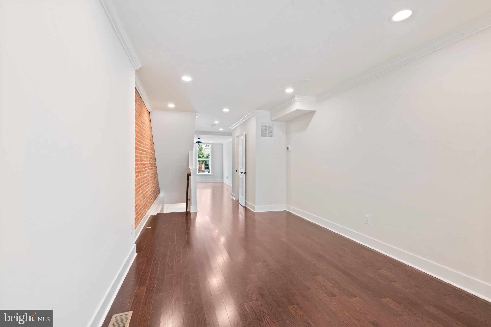 LOCUST POINT - Residential