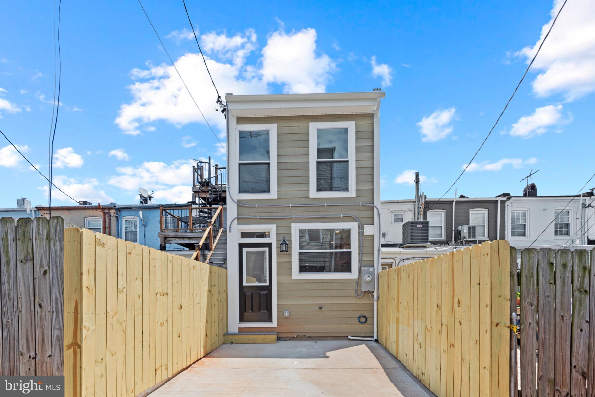 LOCUST POINT - Residential