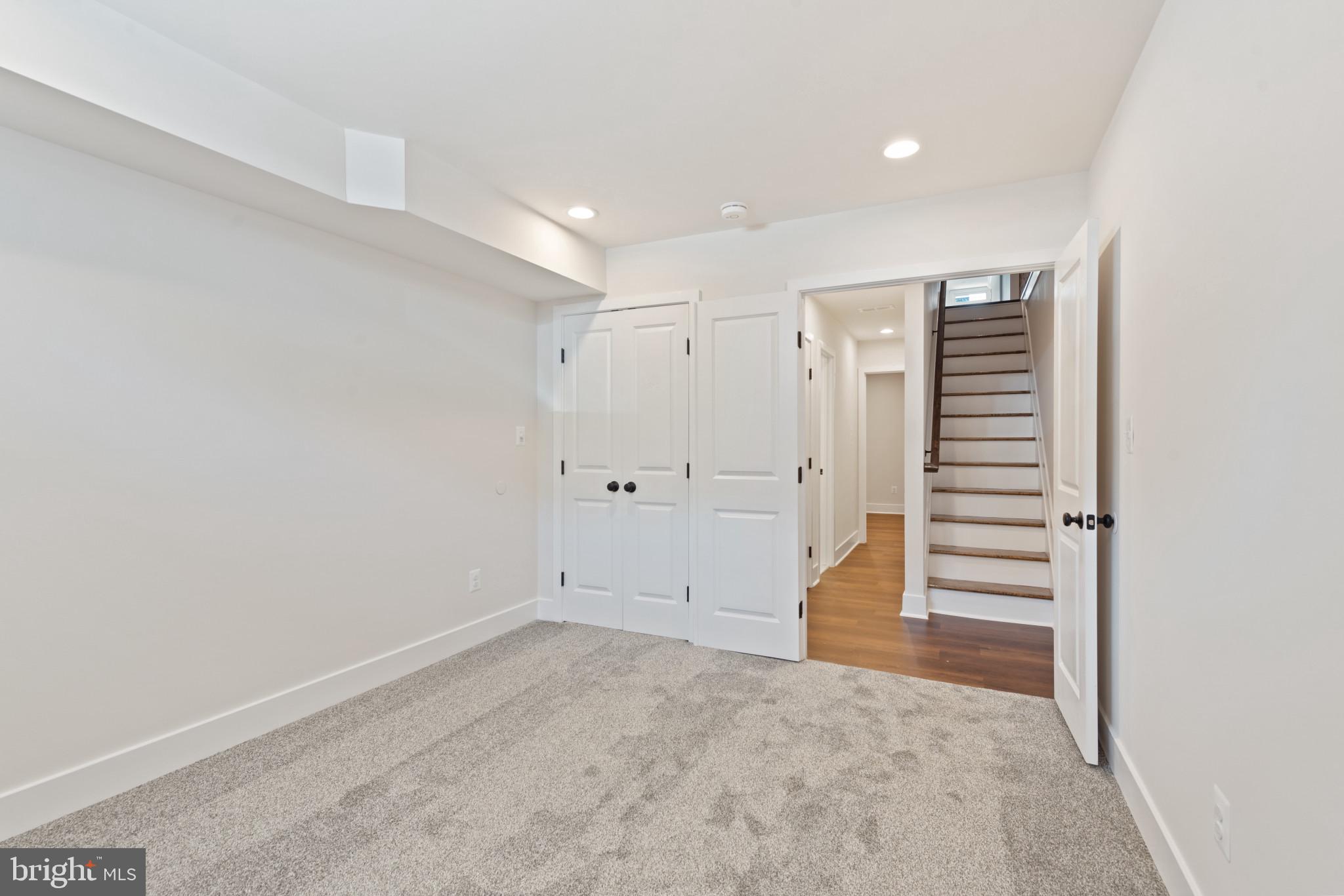 LOCUST POINT - Residential