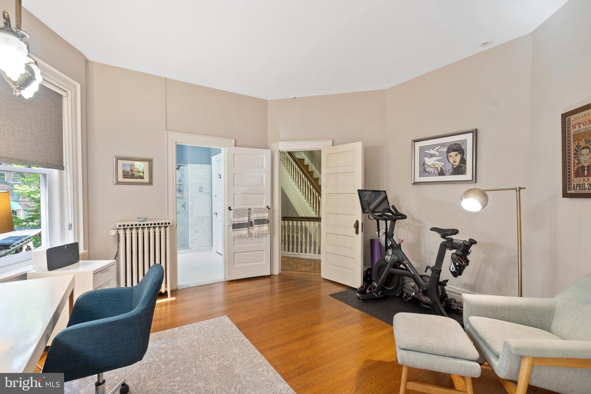 UNIVERSITY CITY - Residential