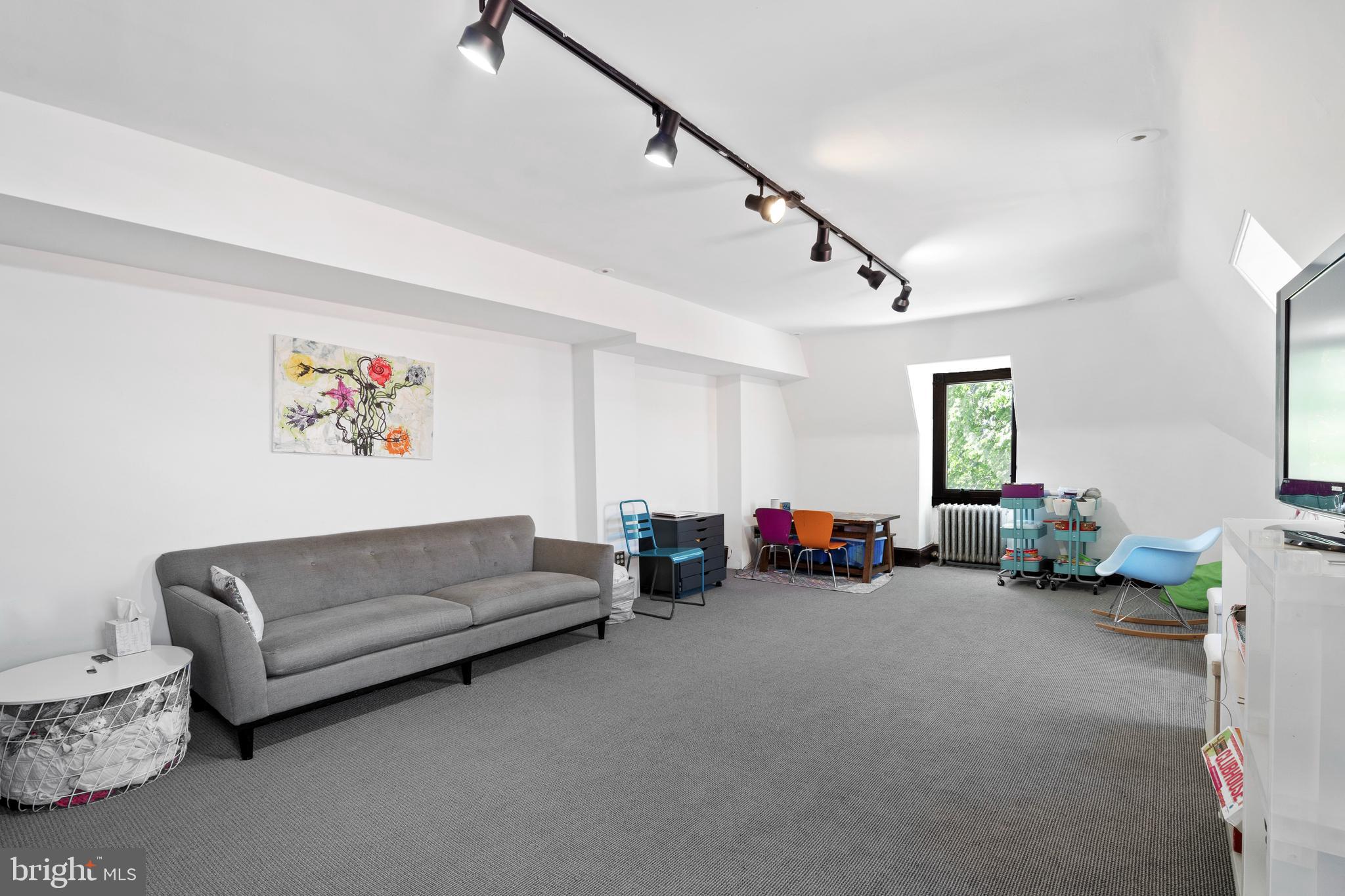 UNIVERSITY CITY - Residential