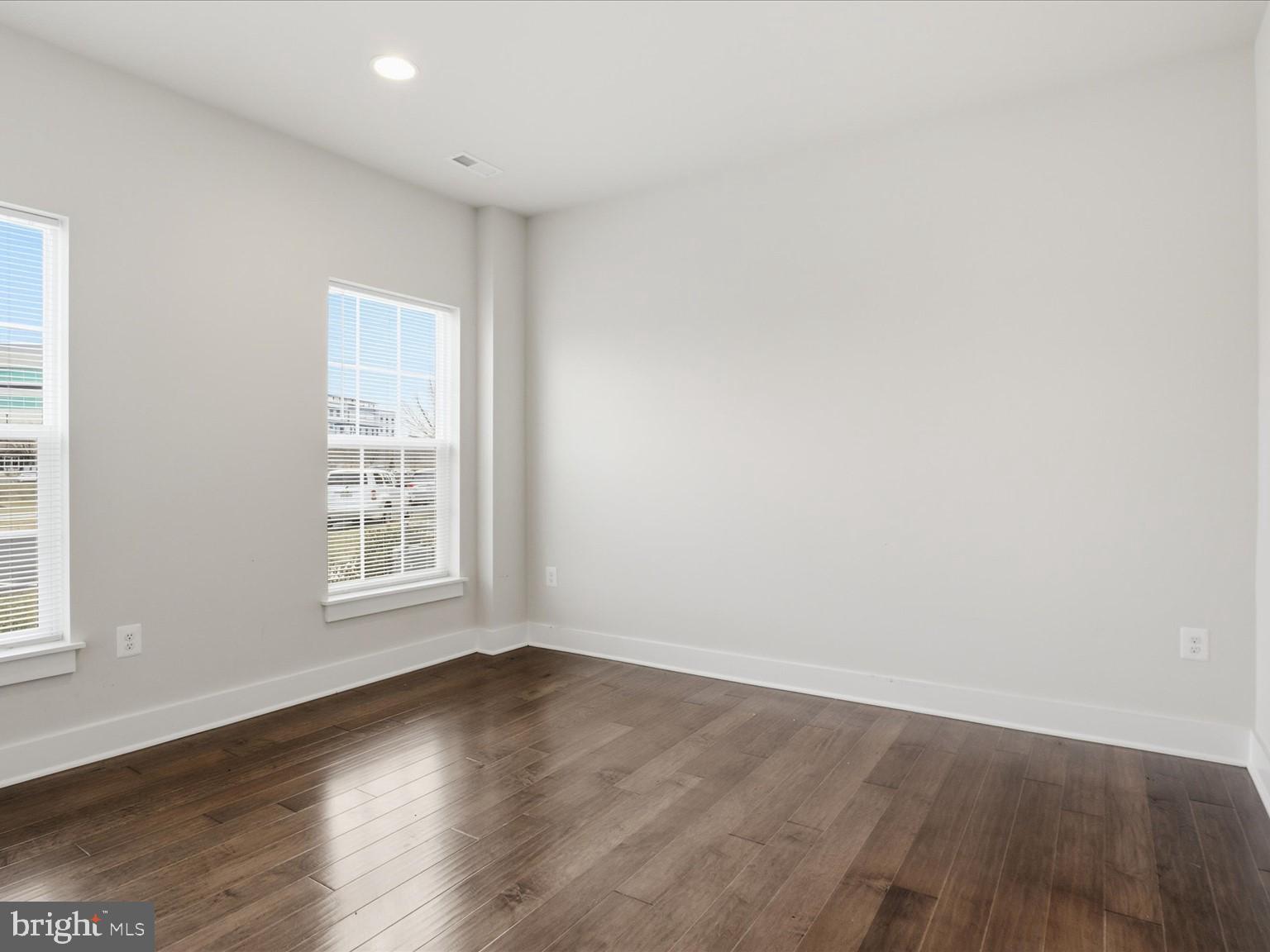 THE RETREAT AT WESTFIELDS - Residential Lease