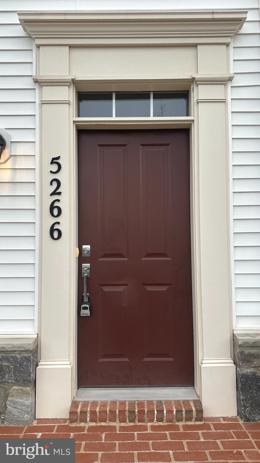 THE RETREAT AT WESTFIELDS - Residential Lease