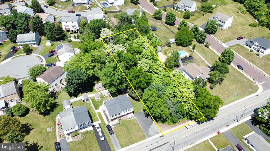 Vacant .62 acre lot Zoned R-3 permits the building of single family as well as multifamily dwellings. Lot does have access to water and sewer which are in the street. Buyer to verify all zoning information and permitted uses for themselves. Please reach out to schedule a showing today. Seller financing may be considered if desired by buyers.