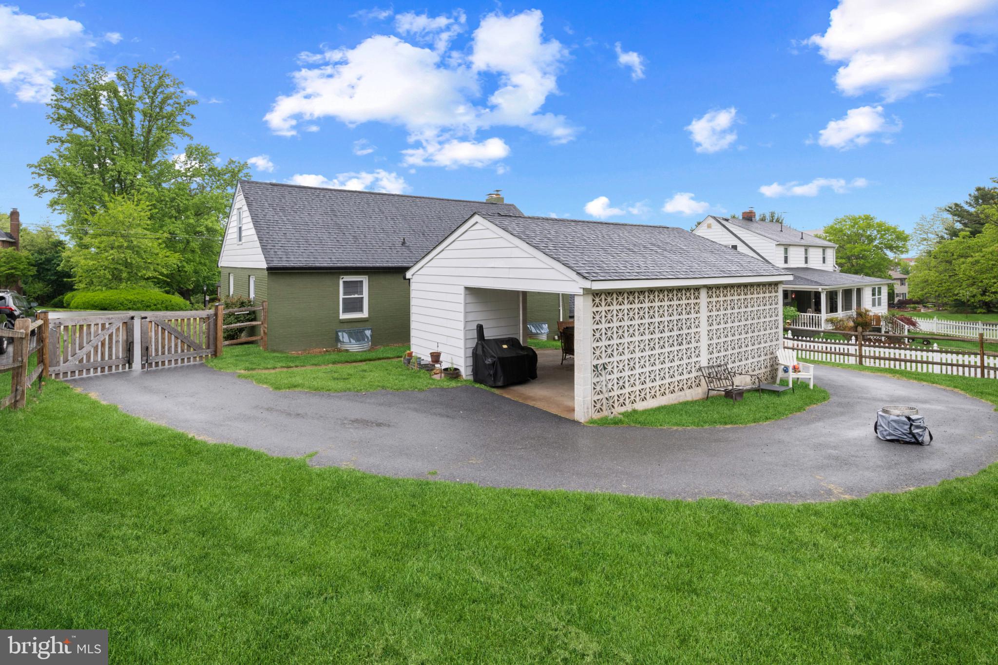 PINE KNOLL - Residential